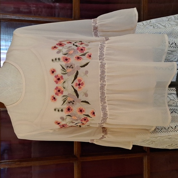 Floral embroidery top bell sleeve top embroidered blouse blush - Picture 2 of 7
